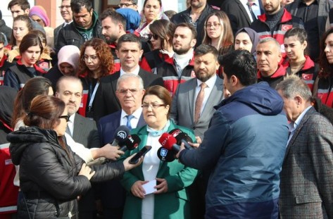 Bakan Yanık Kocaeli’nde depremzedeleri ziyaret etti